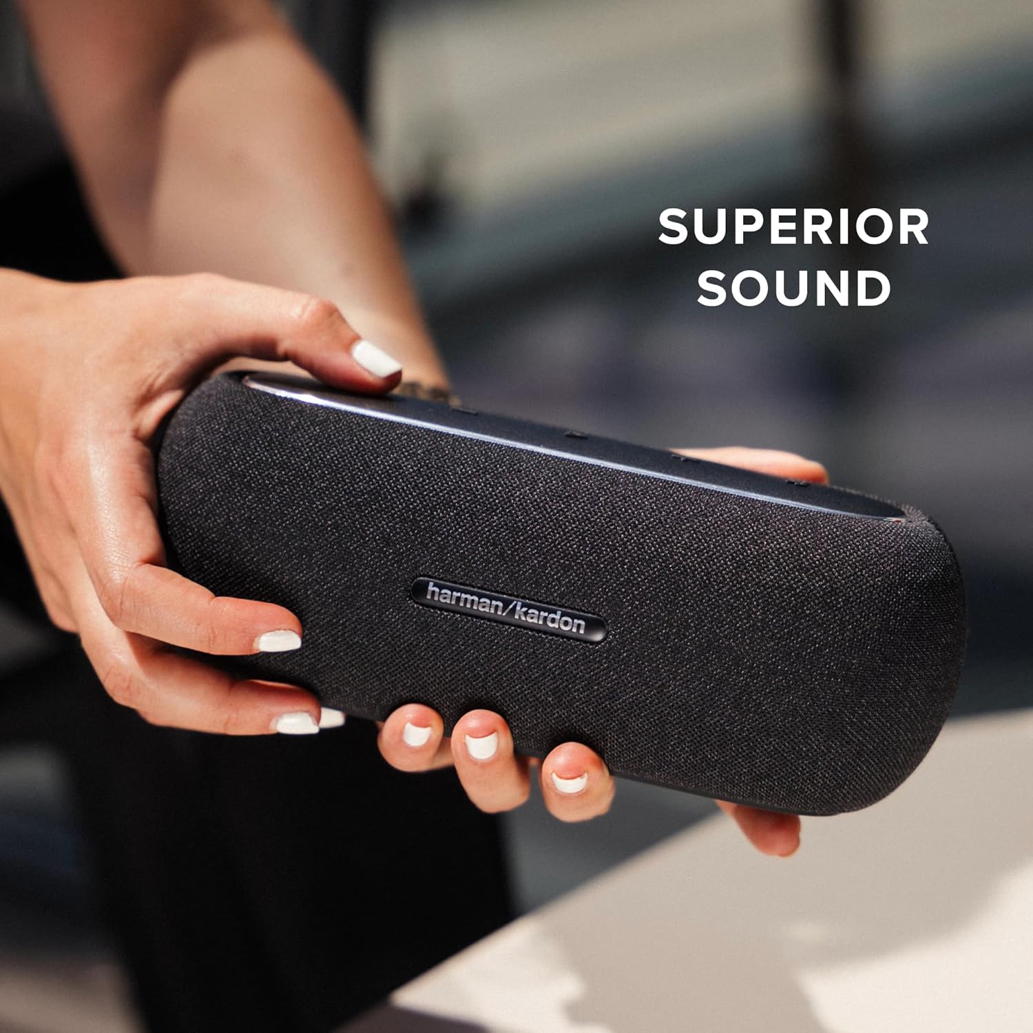 Harman Kardon Luna - Elegant Portable Speaker with 12 Hours of Playtime - Black - Image 5